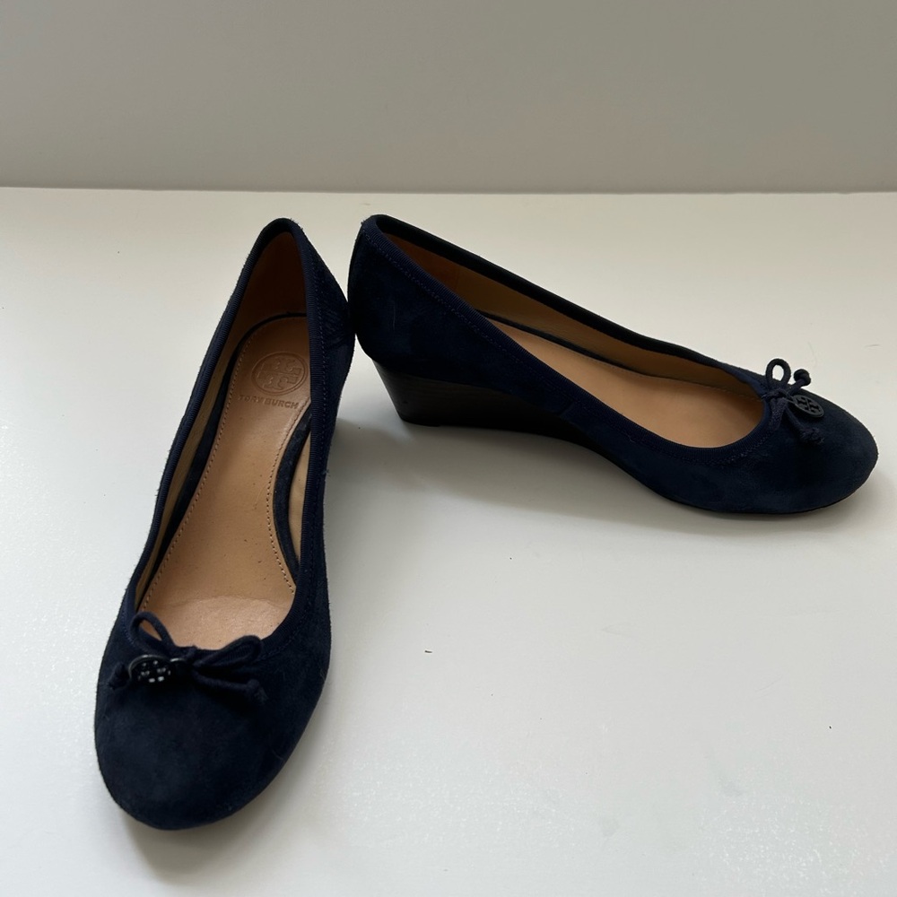 Tory Burch Chelsea Soho Lux Navy Blue Suede Wedge Shoe, Sz 7